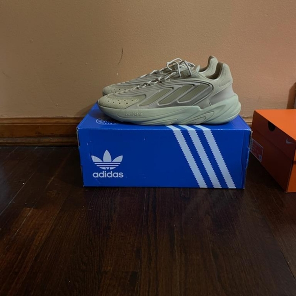 Tan Adidas size 12 shoe - Picture 3 of 3